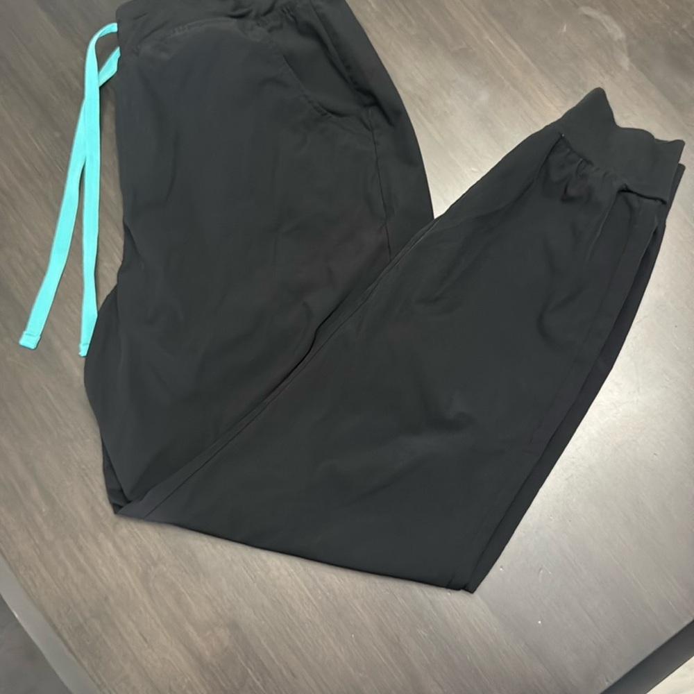 FIGS Technical Collection Pants